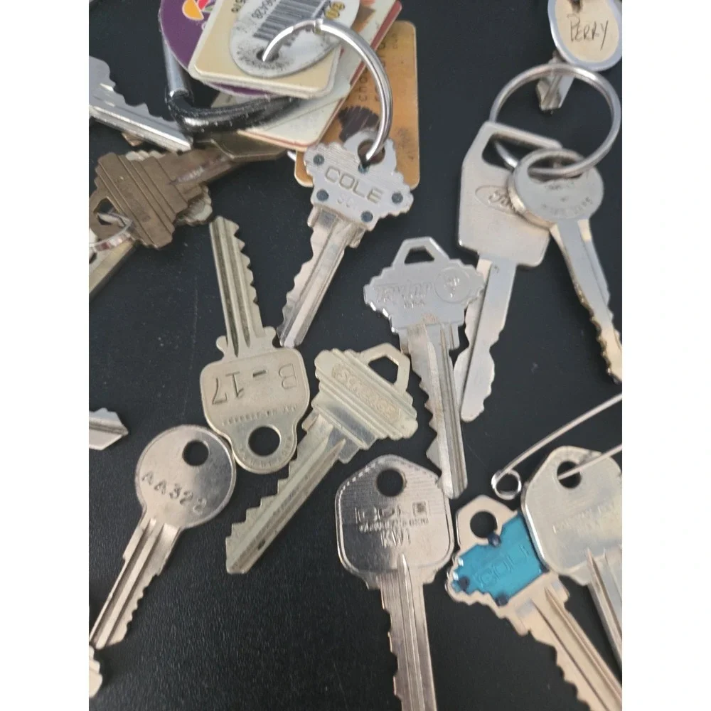 Bundled Lot of Vintage Keys